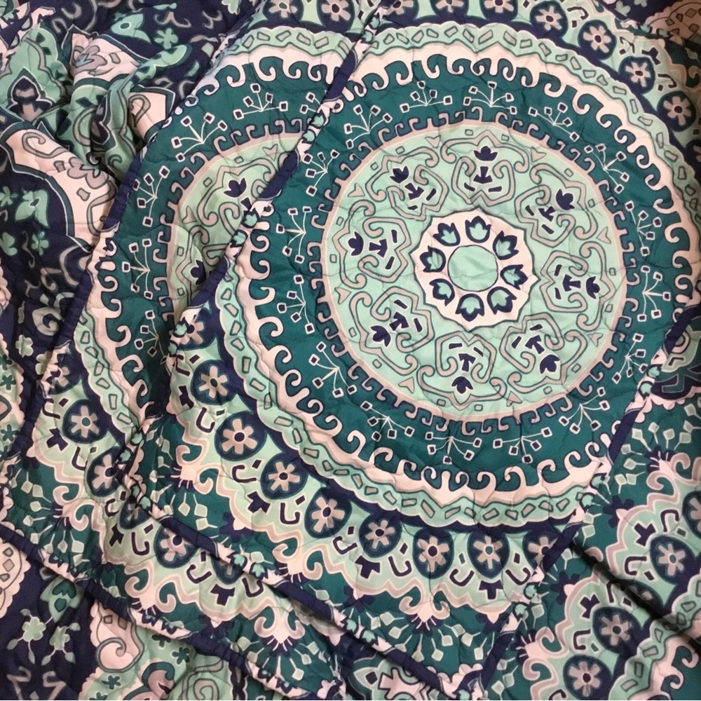 Mainstays Reversible King Size Comforter quilt Set